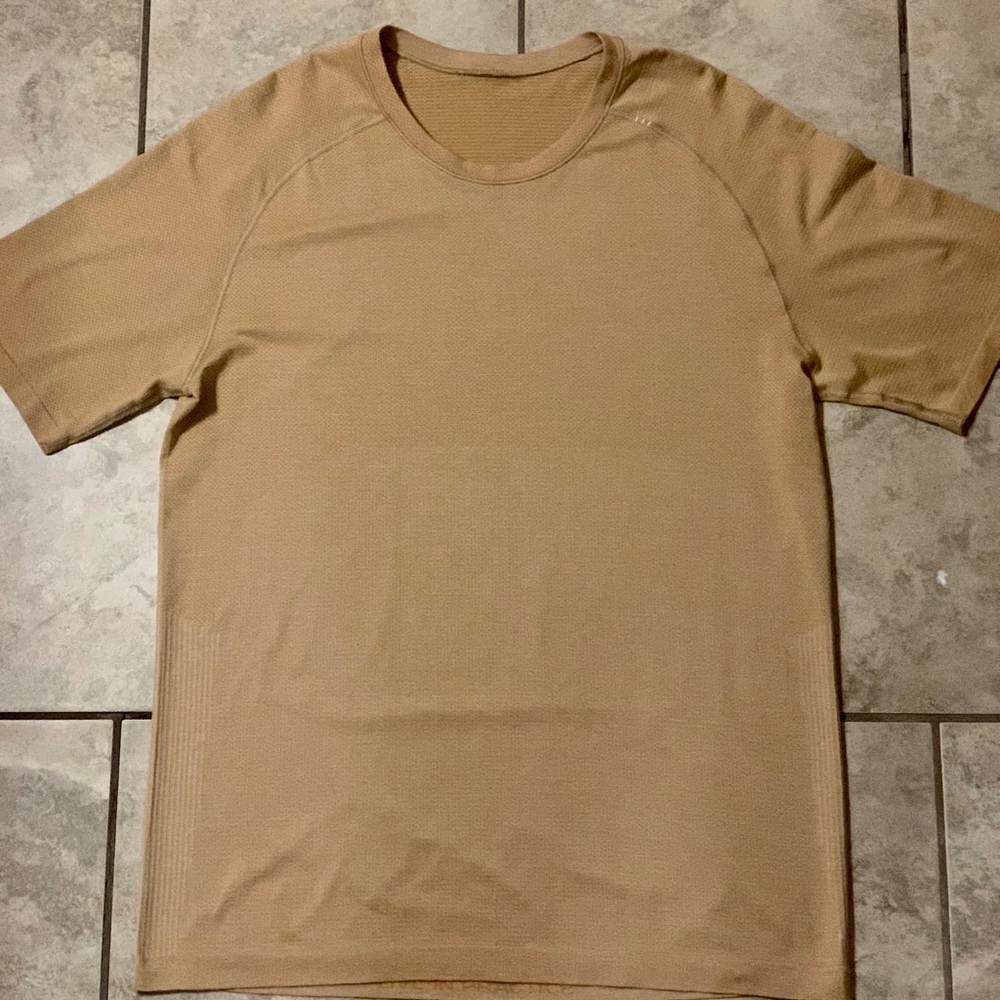 Lulu Lemon Metal Vent Tech short sleeve shirt.